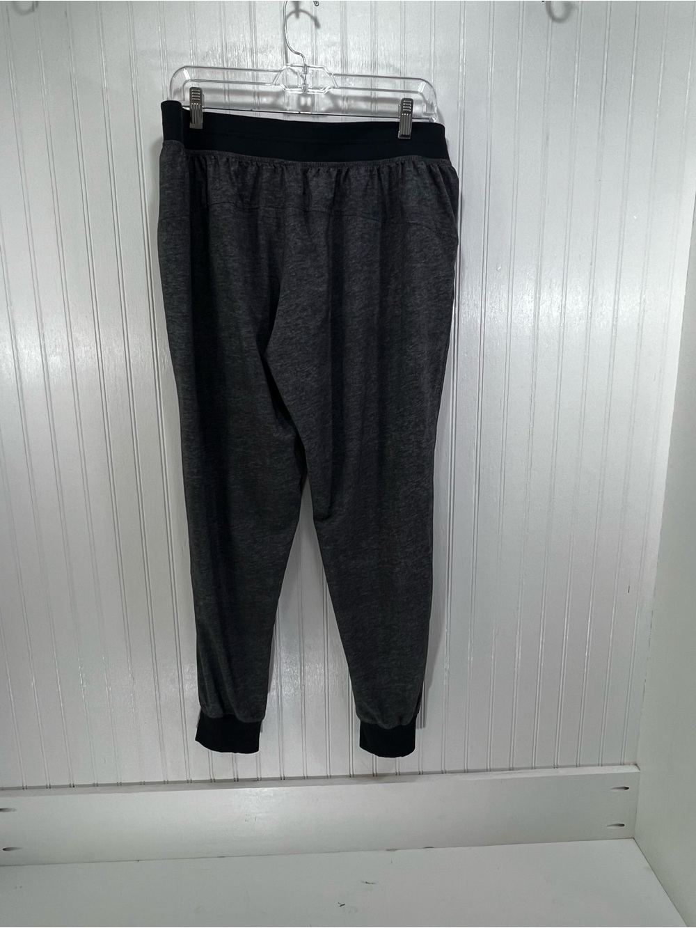 Lululemon Women’s joggers Athleisure Activewear size 10 charcoal gray